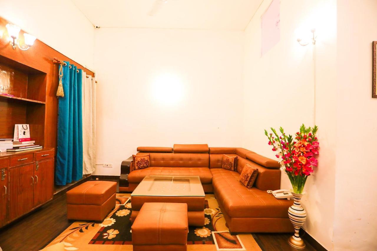 Oyo 62702 Golden Home Stay Yeni Delhi Dış mekan fotoğraf