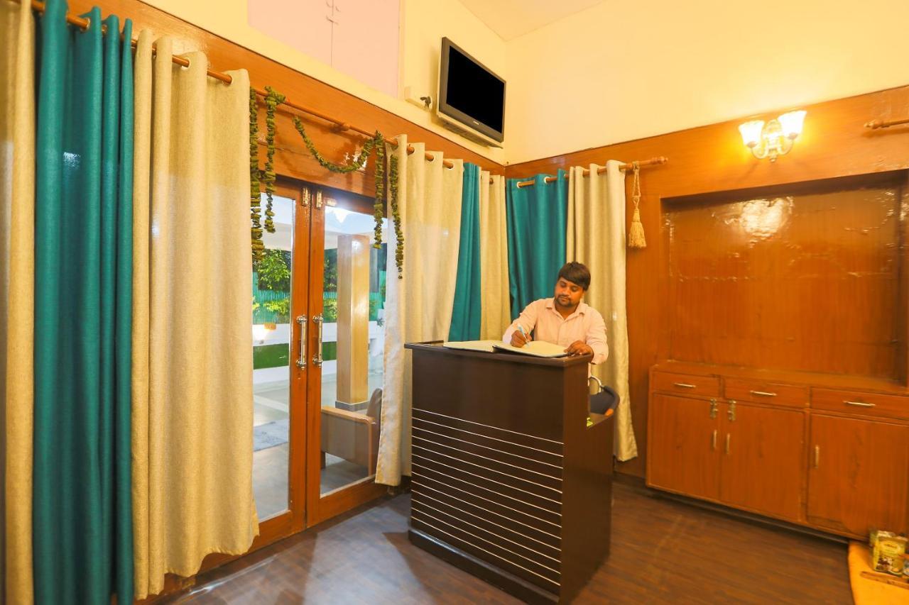 Oyo 62702 Golden Home Stay Yeni Delhi Dış mekan fotoğraf